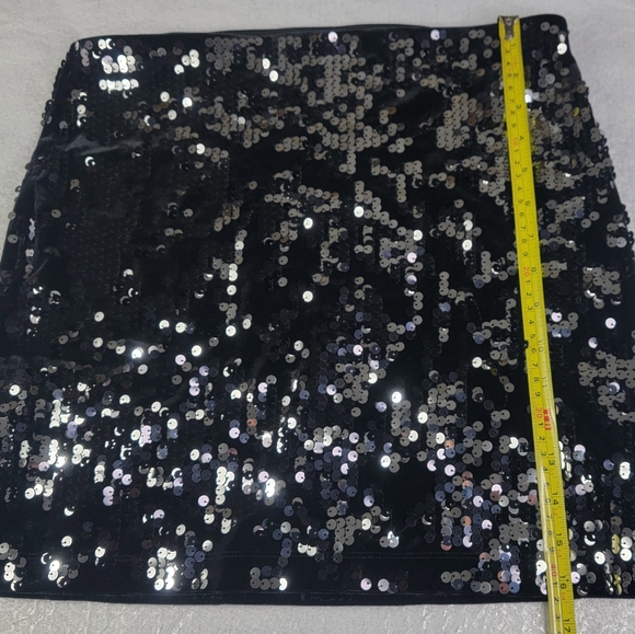 Express Black Sequin Mini Skirt Stretchy elastic waist Comfortable Size Medium - Picture 2 of 6